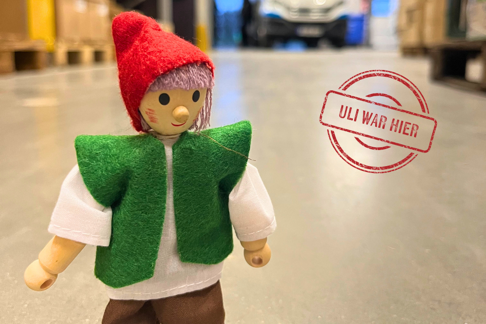 08.12.2025 Wichtel Uli zieht bei UNSER LAND ein