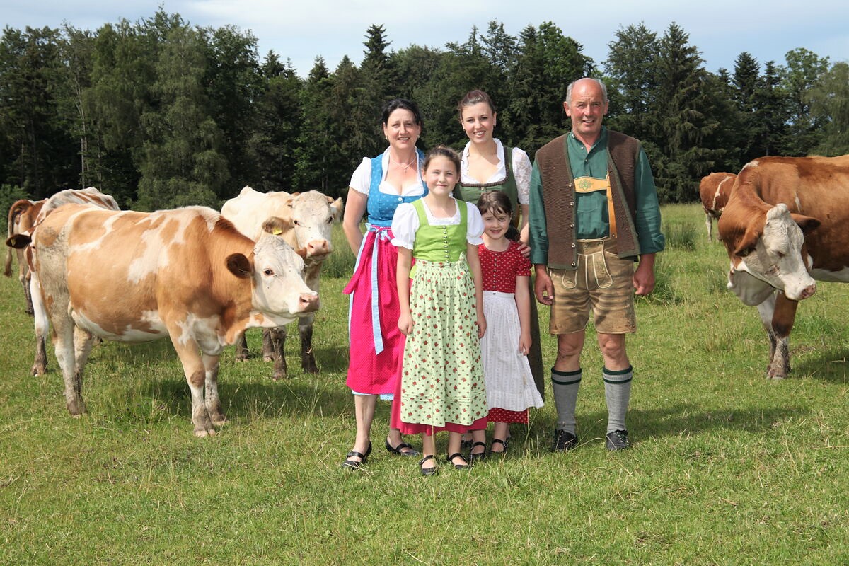 Familie Ostermeier bewirtschaftet den Briefer-Hof in Niklasreuth, einer von 112 Familienbetrieben im MIESBACHER LAND.