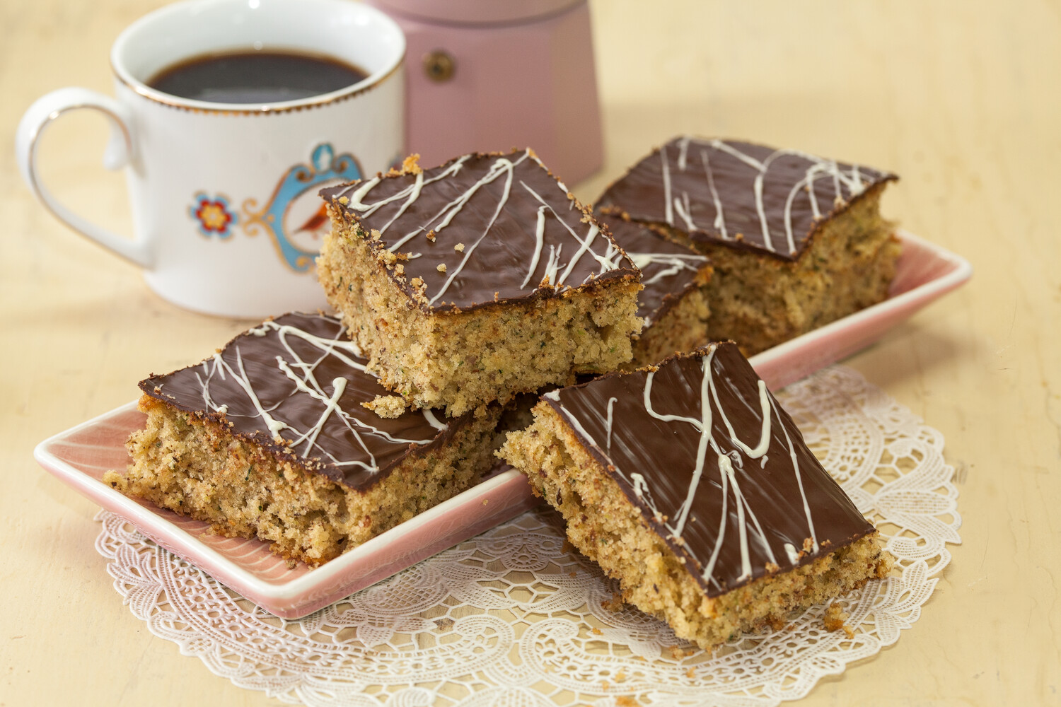 Zucchini-Nusskuchen vom Blech - UNSER LAND