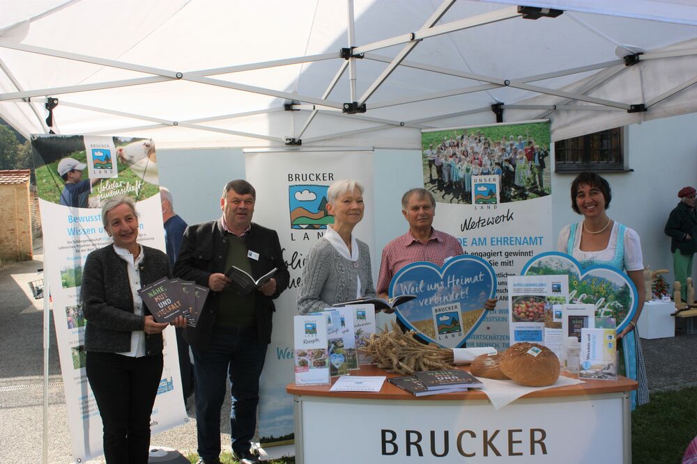 19.09.2020 UNSER LAND Buch ‚Nähe, Mut und Vielfalt – Regionalität wirkt!‘