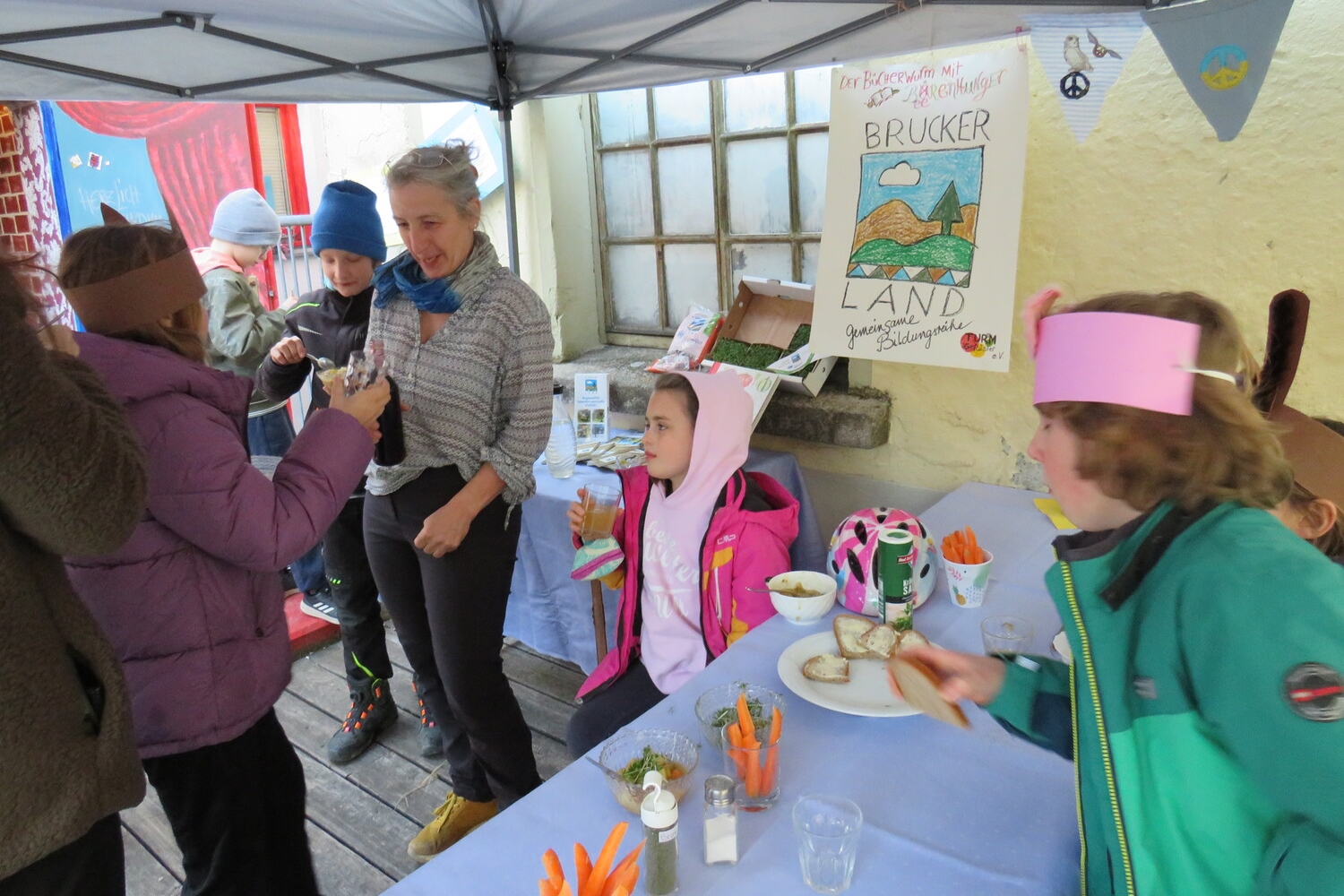 10.03.2022 BRUCKER LAND serviert Bücherwürmern eine warme Suppe