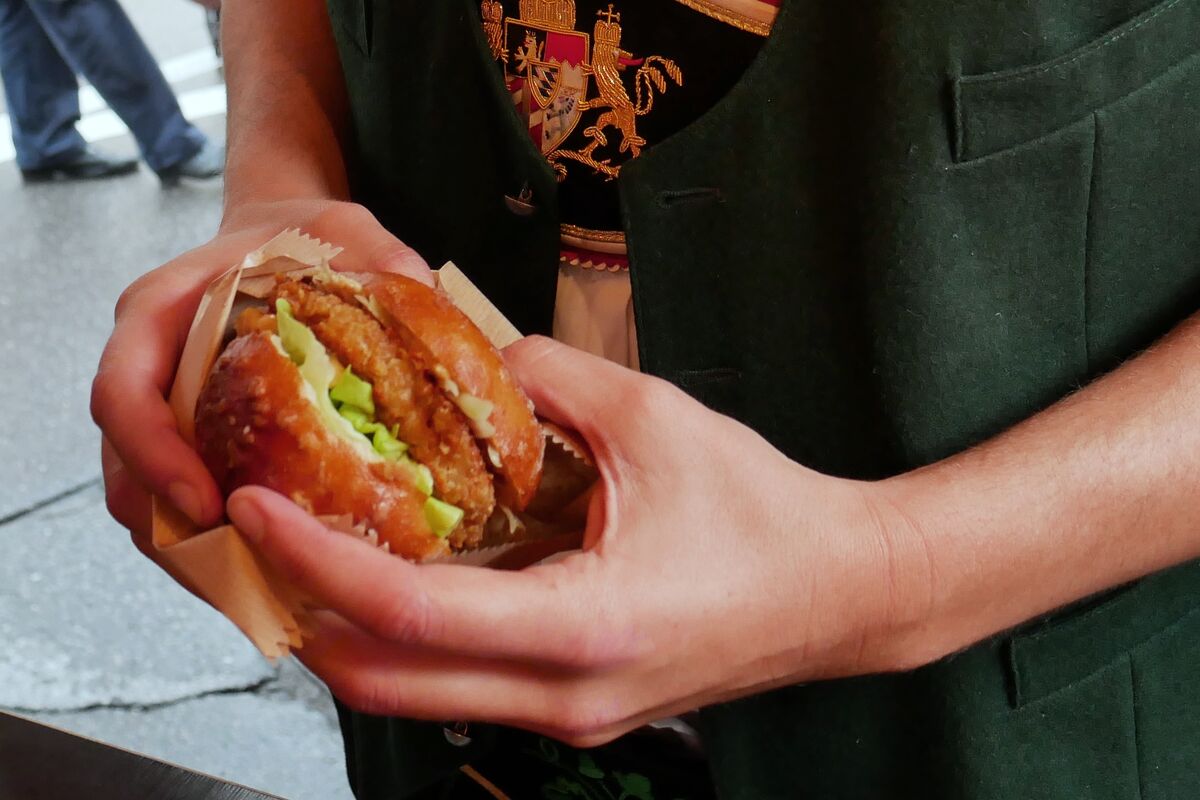 07.08.19 Miaschburger mit UNSER LAND Zutaten auf Miesbacher 'Kulinarischem Einkaufsabend'