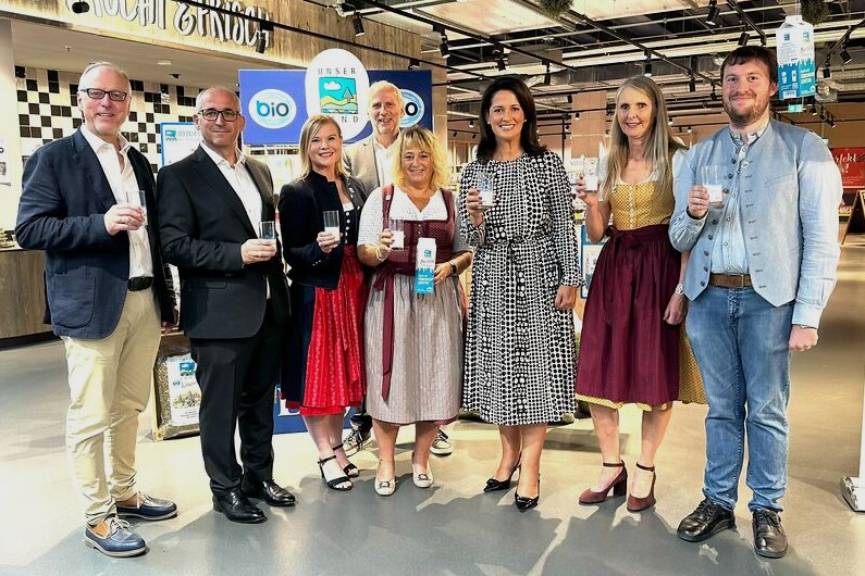 29.08.2024 Michaela Kaniber besucht den UNSER LAND Regional-Dialog bei EDEKA